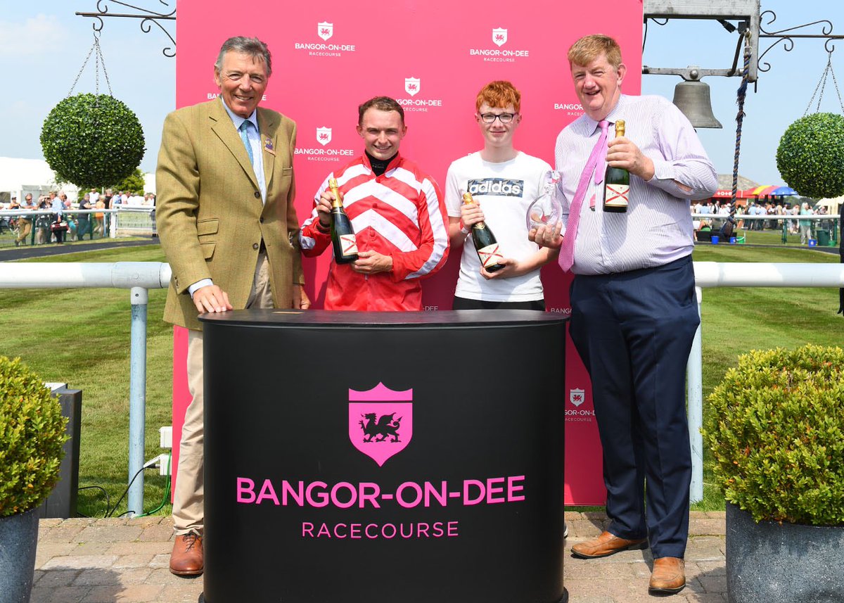 BangorRaces's tweet image. RACE 2 RESULT - THE TOTE.CO.UK BET £5 GET £20 &quot;NATIONAL HUNT&quot; MAIDEN HURDLE

🥇 Master Player 
🥈 Trick Of The Tail 
🥉 On Cloud Nine

Jockey: Sean Bowen @Sean_Bowen_ 
Trainer: John Joseph Hanlon @jhanlonracing 
Owner: Global Bird In The Hand Syndicate

📸 @offphoto…