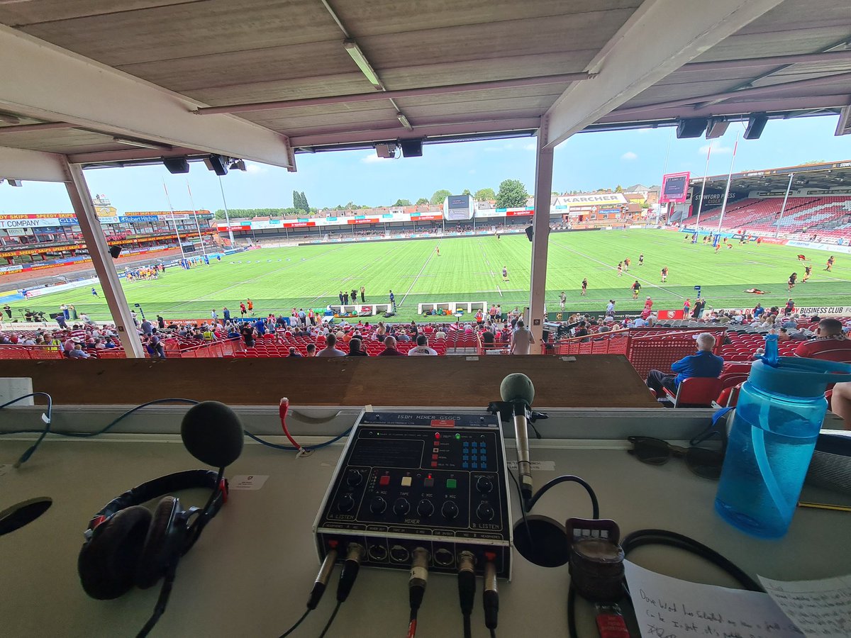 Ready to go at Kingsholm for the @Premier15s semi final:

@Glos_PuryWRFC v @BristolBearsW

Coverage from 3.00pm via @BBCSport website & app, with Bristol's Jenny Herring and myself in commentary🎙

👉 bbc.co.uk/sport/live/rug…