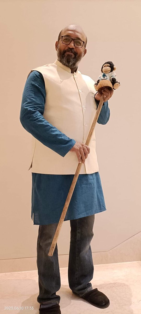 BashierPalayil's tweet photo. This 🤣🤣🤣
This Sengol was handed over to my great great grandfather by the great grandfather of Lord Mountbatata.

The sceptre carries the exquisitely carved sculpture of my great great grandfather's great great great plus extra 2ab grandfather,
https://t.co/Mhr8rLBlo8 https://t.co/zMKfj9yykx