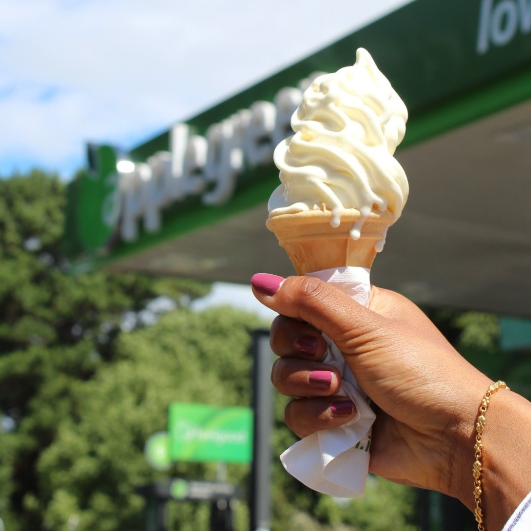goapplegreen's tweet image. It's ice cream weather out there! 🍦

Whether you're on a weekend adventure or taking it easy, stop by your local Applegreen and treat yourself to a delicious Splitz ice cream cone this weekend!😋

#IceCream #Summer #Splitz