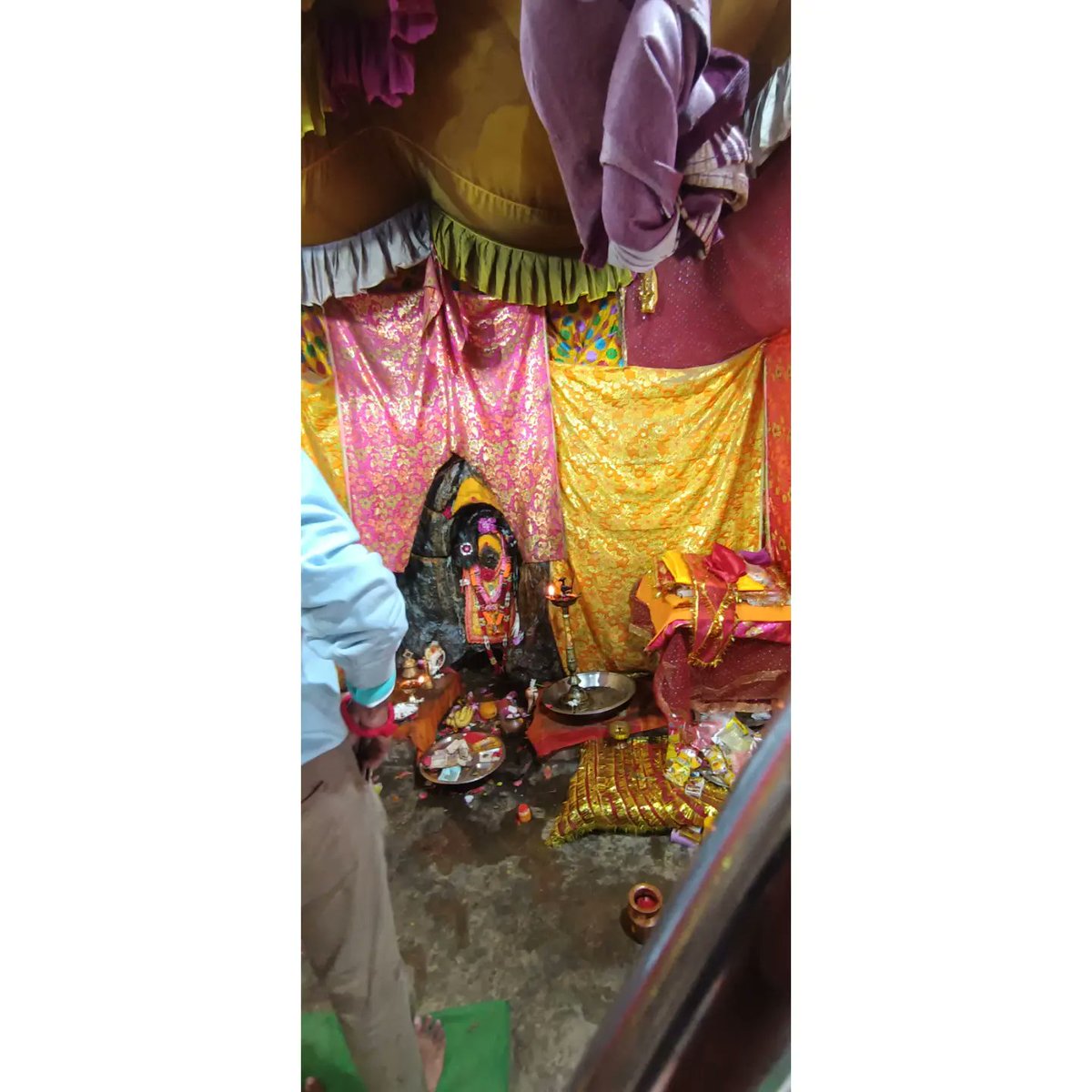 AadarshSem_Uk09's tweet photo. पंचम बद्री - श्री भविष्य बद्री 🌼♥️
#Bhavishyabadri #भविष्यबद्री #भविष्य_बद्री #adarshsemwal https://t.co/Dh9skRGJaE