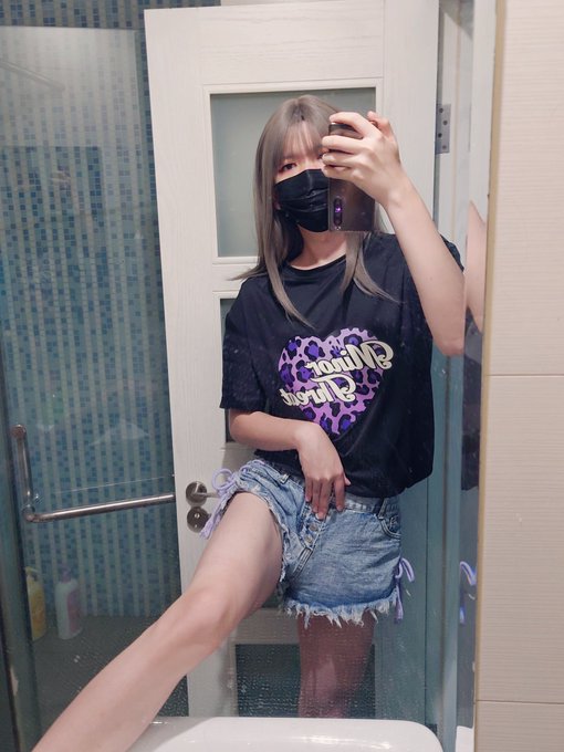 是你小时候当意淫对象的邻家姐姐么？ （但是带把 #伪娘 #女装子 #男の娘 #烧鸡 #成都伪娘 #crossdresser https://t.co/wO85gijATn<a href="/tag/%E4%BC%AA%E5%A8%98"class="tags">#伪娘</a><a href="/tag/%E5%A5%B3%E8%A3%85%E5%AD%90"class="tags">#女装子</a><a href="/tag/%E7%94%B7%E3%81%AE%E5%A8%98"class="tags">#男の娘</a><a href="/tag/%E7%83%A7%E9%B8%A1"class="tags">#烧鸡</a><a href="/tag/%E6%88%90%E9%83%BD%E4%BC%AA%E5%A8%98"class="tags">#成都伪娘</a><a href="/tag/crossdresser"class="tags"><span>#crossdresser</span></a>