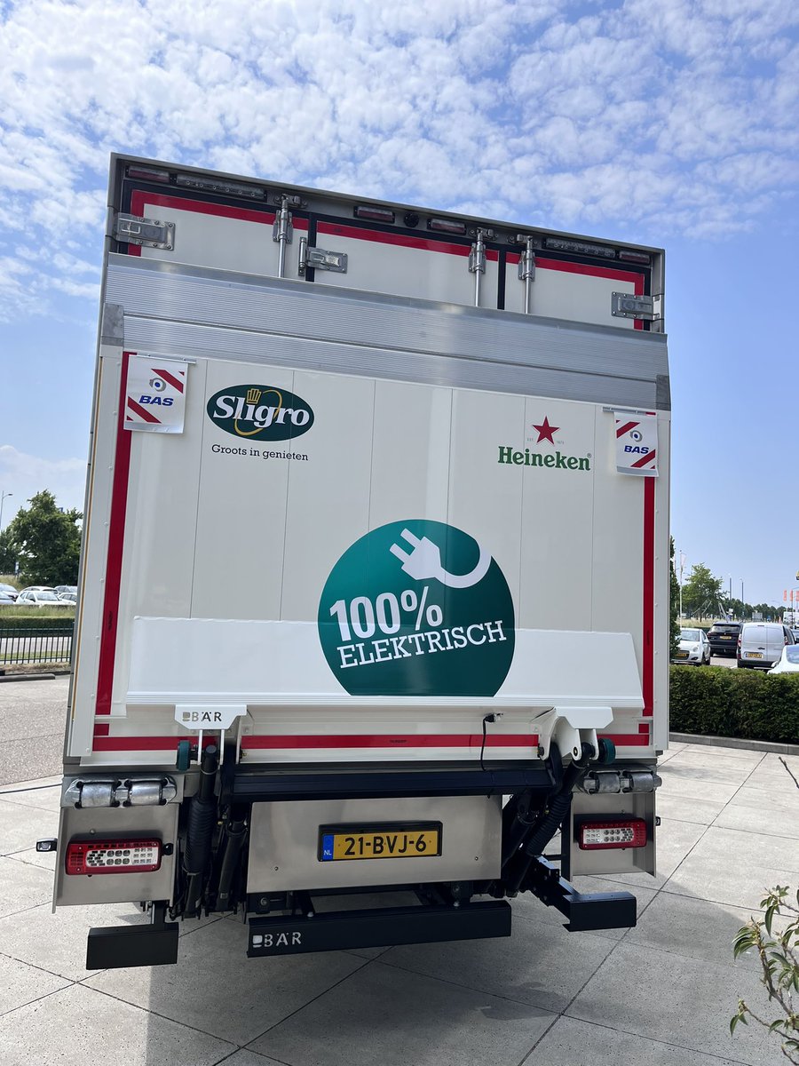 Philip van den Brand tweet media