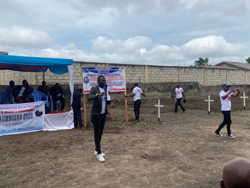 jedidia_mabela's tweet photo. #Kisangani 
J'ai modéré le culte émotionnellement mouvementé, de commémoration de la guerre de 6jours ayant opposé les armés rwandaise et  Ougandaise à Kisangani,organisé par @UkumbushoR .
Je n'ai pas pu retenir mes larmes en écoutant  les témoignages des survivants. https://t.co/2vfivjZJmf