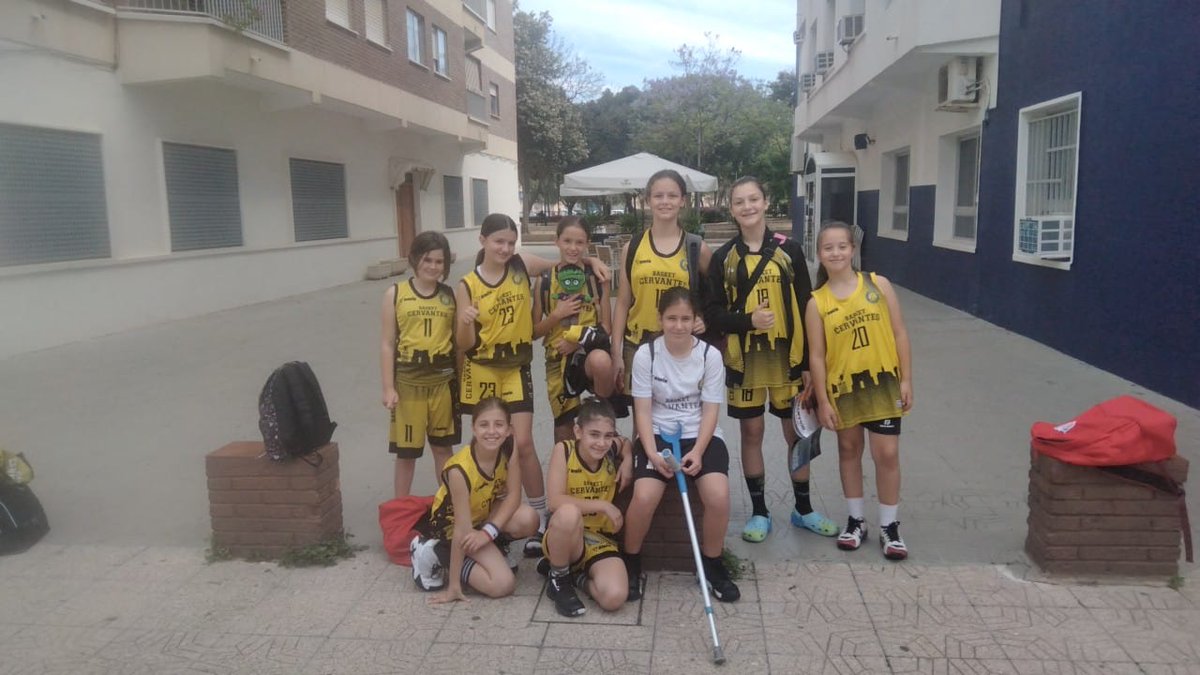 LarrondoPaco's tweet photo. Disfrutando en Gandia Summer Basket con @BASKETCERVANTES .
Vamos chicas!! https://t.co/vPJP0fVWcg