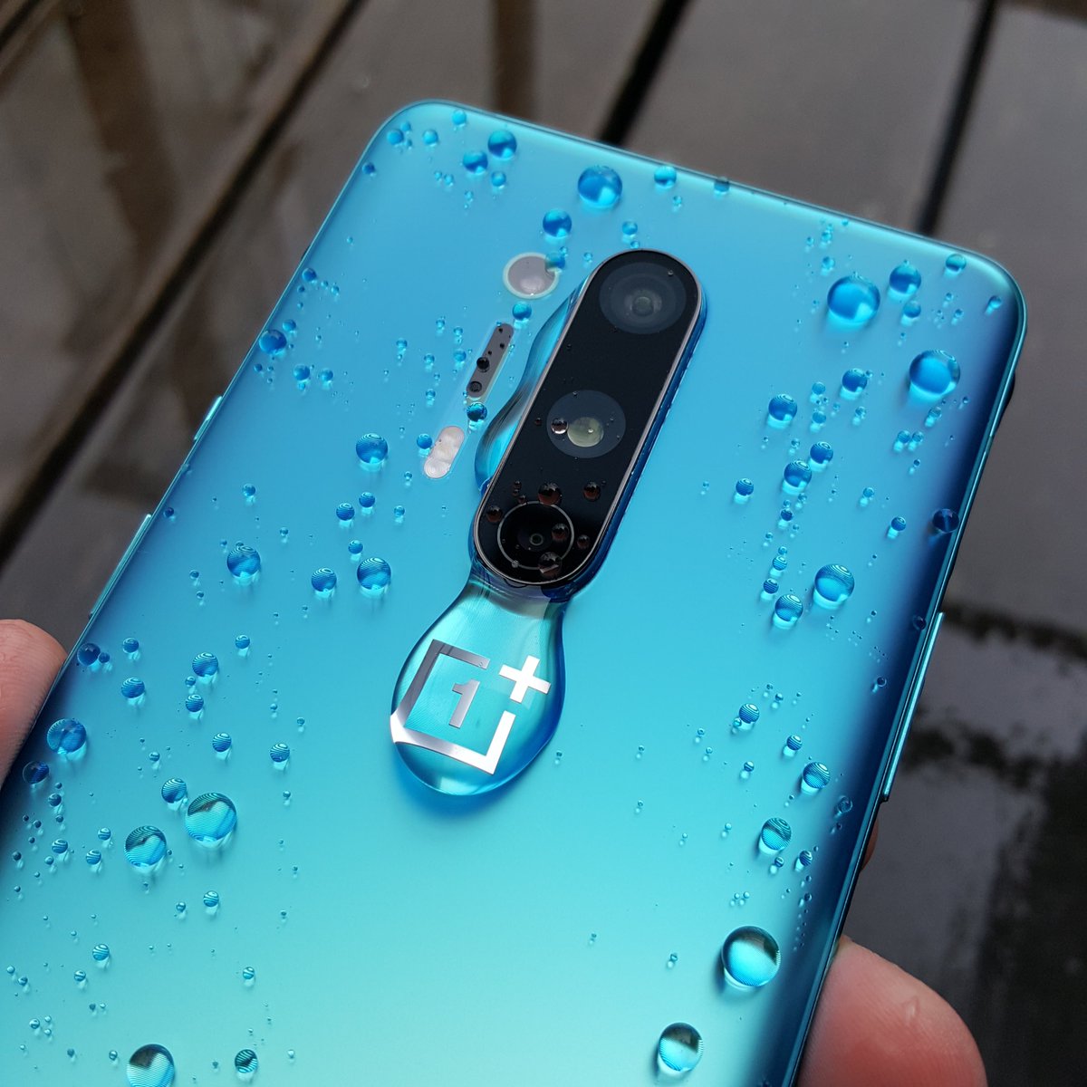KTZ_KTechZone's tweet image. This color was out of this world. Still my favorite. @oneplus Bring this color back🥹 #oneplus #oneplus8pro