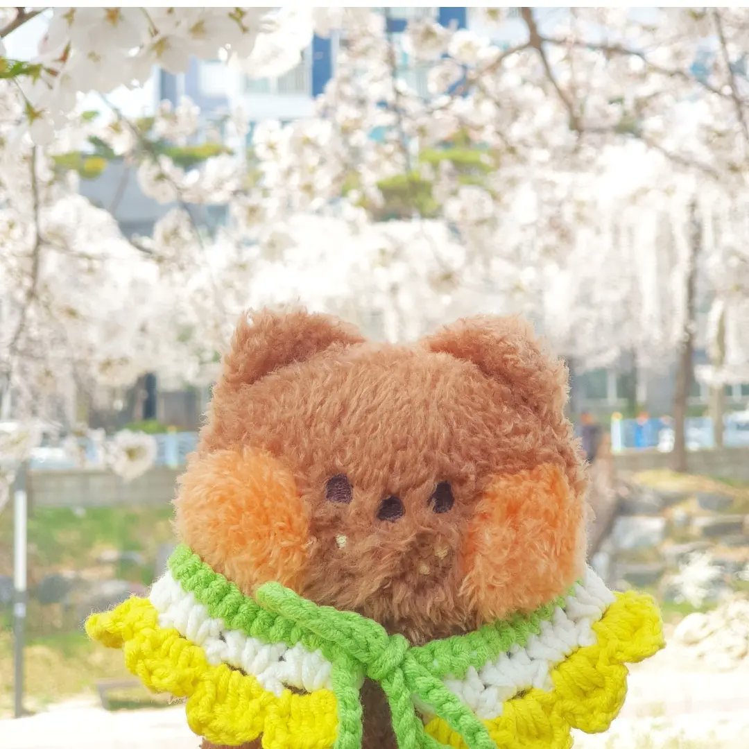 bearwool133's tweet photo. 개나리 케이프💛🌼
.
.
봄을 맞이하여 산뜻한 색깔의 케이프를 만들어 보았어요~
꽃이랑 같이 찍으면 더 깜찍쓰😆

#인형케이프 #뜨개케이프 #10cm인형옷 #10깅 #인형옷 #뜨개옷 #인형뜨개옷 #브니니 #미니니 https://t.co/AO38hn8KFS