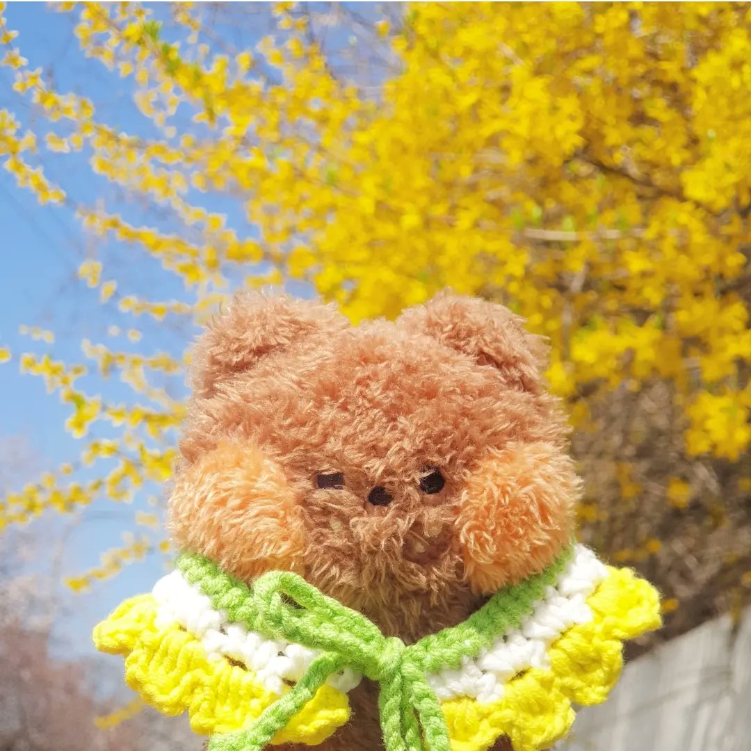 bearwool133's tweet photo. 개나리 케이프💛🌼
.
.
봄을 맞이하여 산뜻한 색깔의 케이프를 만들어 보았어요~
꽃이랑 같이 찍으면 더 깜찍쓰😆

#인형케이프 #뜨개케이프 #10cm인형옷 #10깅 #인형옷 #뜨개옷 #인형뜨개옷 #브니니 #미니니 https://t.co/AO38hn8KFS