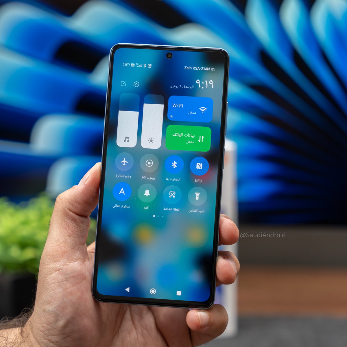 SaudiAndroid's tweet image. ريدمي نوت 12 برو بلس في سطور:

- شاشة اموليد 120Hz
- معالج 6 نانومتر
- ذاكرة 8GB/256GB
- كاميرا رئيسية 200MP
- دعم 5G/NFC/IR/WiFi6
- سماعات ستريو
- منفذ 3.5mm
- بصمة جانبية
- واجهة MIUI 14
- بطارية 5000mAh
- شاحن سريع 120W
- 1699 ريال 

#RedmiNote12Series #RedmiNote12ProPlus