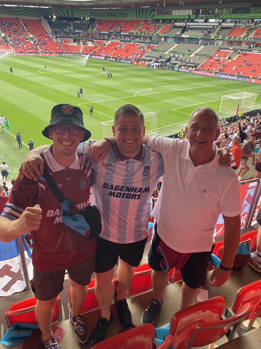 conorevans10's tweet photo. From Viborg to Prague, nearly 14,000 miles travelled and silly amounts of money spent over the course of another European campaign. To come away from it all with a trophy to show this time, priceless. I love you @WestHam ❤️⚒️🏆 https://t.co/hrEof9MMHJ