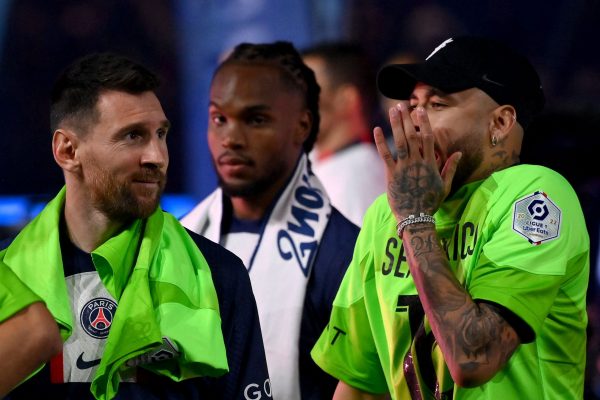 FranciaFoot's tweet photo. "Yo ya sabía que Messi iba a marcharse a Miami"

https://t.co/OatKUM0Qf7 https://t.co/hKORL5wi7i