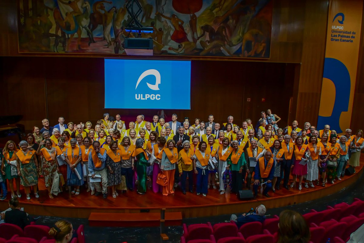 angelrosanta's tweet photo. Para mí es un honor ser parte del equipo de directores de los PFE-ULPGC. Felicidades a los orlados, 8 de junio 2023. https://t.co/zpOMYHZ8pb