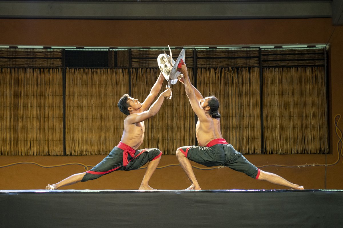 SadhguruAcademy's tweet image. The students of Isha Samskriti bring their magic to the stage with a stunning display of Kalaripayattu. This ancient discipline from ancient Bharat is the source of all martial arts in the world.

#humanisnotaresource #IshaLeadership #mentoring #talentmanagement #innovation