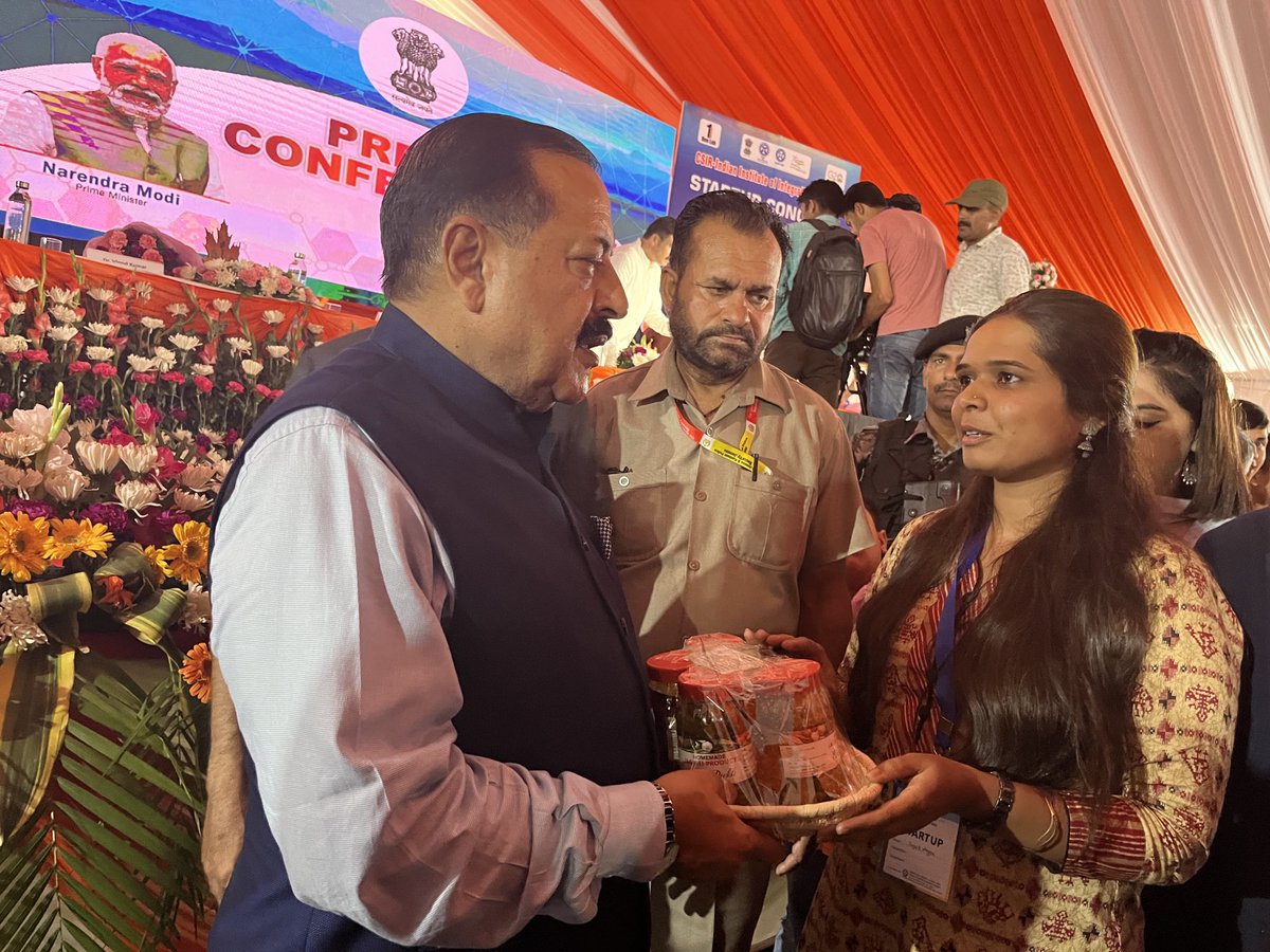 #StartUp Conclave at #Udhampur #JammuAndKashmir organised by ⁦@csiriiim⁩  where Union Minister ⁦@DrJitendraSingh⁩ talked about rising numbers and interest in #Startups