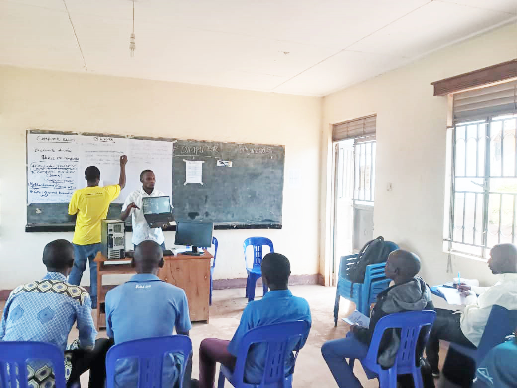 KrlonOfficial's tweet photo. #KRLON, in collaboration with @letshelpint , Triple T , KITAD, Together We Can, EMAP Foundation, Convinction Power of Future and Arise Youth Foundation, has initiated a Digital Inclusion Project with the objective of providing digital inclusion skills to the staff of #RLOs. https://t.co/27haken1Cd