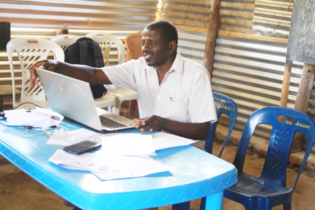 KrlonOfficial's tweet photo. #KRLON, in collaboration with @letshelpint , Triple T , KITAD, Together We Can, EMAP Foundation, Convinction Power of Future and Arise Youth Foundation, has initiated a Digital Inclusion Project with the objective of providing digital inclusion skills to the staff of #RLOs. https://t.co/27haken1Cd