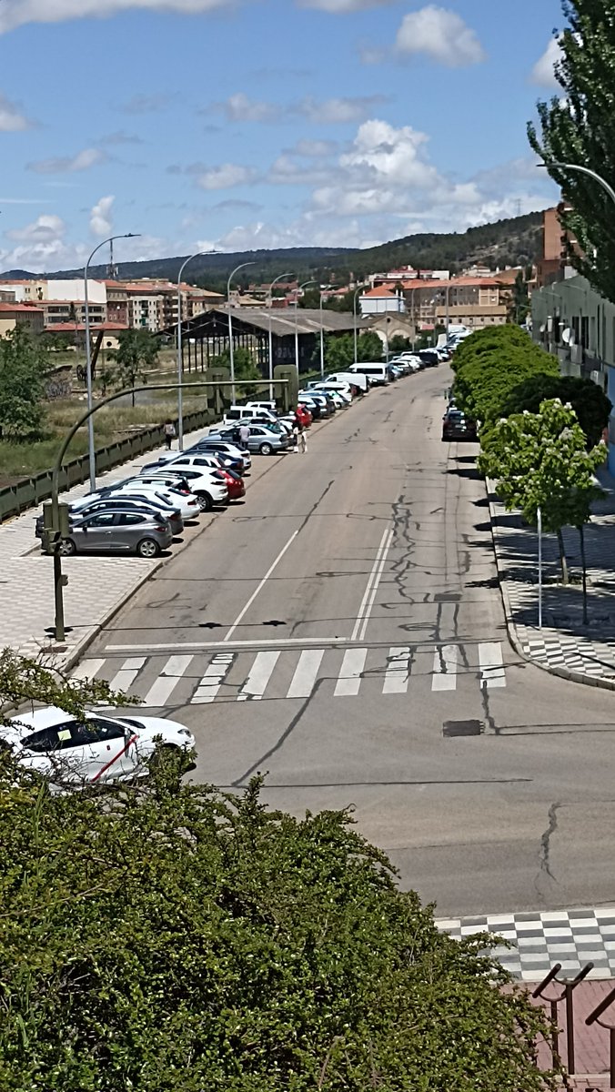 Jormarg86's tweet photo. No recuerdo con quién discutía sobre la evidencia de que los parking de los terrenos de @adif en #cuenca del #planxcuenca eran en parte para facilitar acudir a los bares y se me decia que nunca se llenaban los aledaños por ellos, bueno, he aquí la evidencia: https://t.co/LLj9SUdJWO