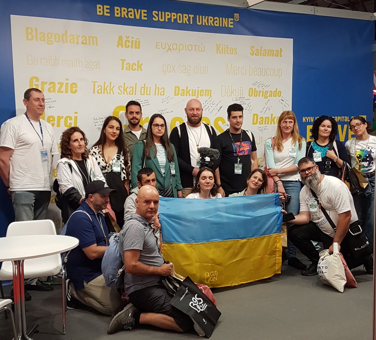 MarcoVolador2's tweet photo. ¡Nuestro corazón con @Ukraine 🇺🇦 en el #EncuentrodeBloggers de @Turexpo @SemanaVerde! 

#SemanaVerde23 #AbancaSemanaVerde #Turexpo23 #PGTurexpo23

@ViajarAUcrania @ViajamosJunto
@KOstrenko  #UcraniaJuntos https://t.co/irw3N9qx5m