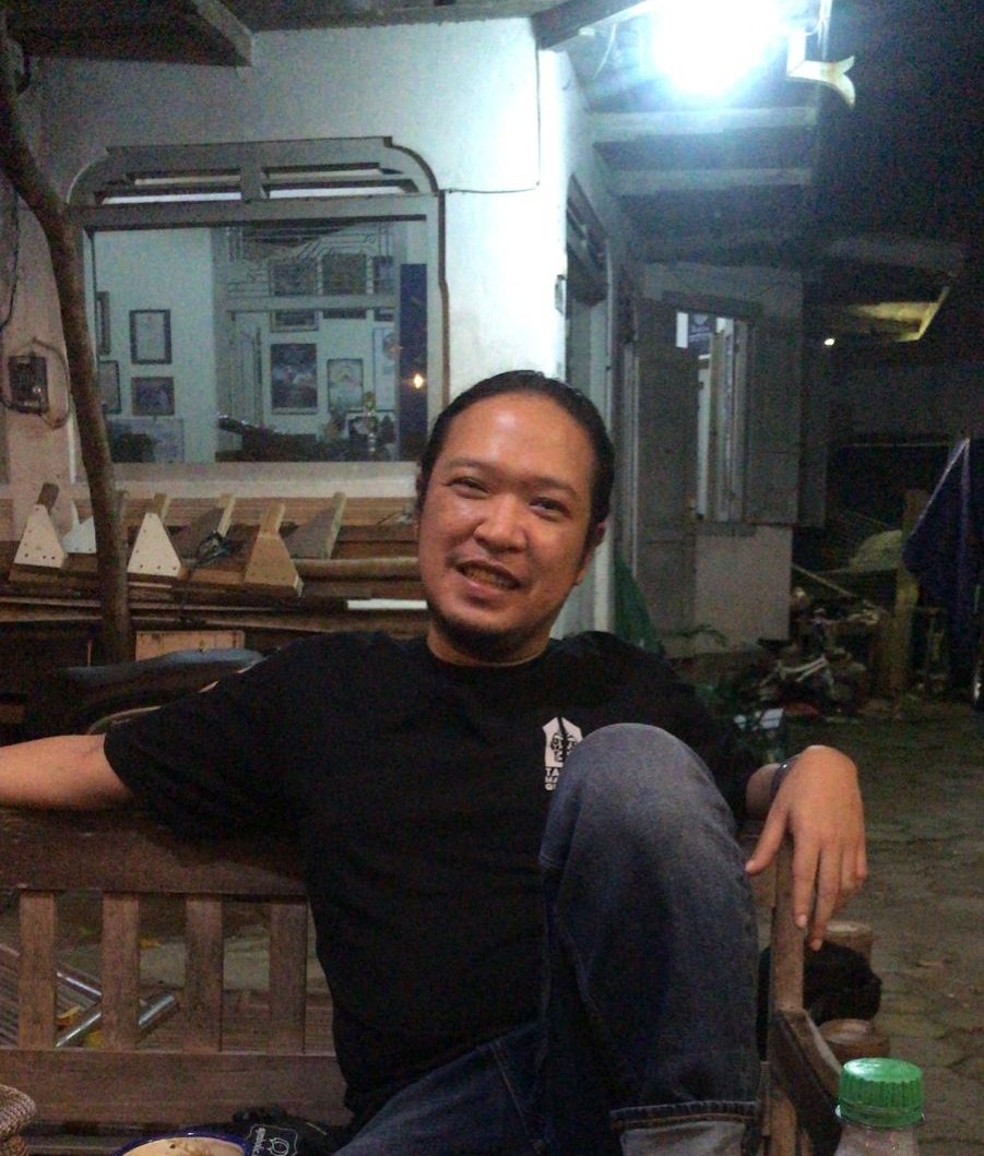 PatubMbel's tweet photo. Bapak ini sedang ultah trnyata..
Sjak kenal bpk ini th 94/95 bpk ini konsisten hobi gelut sama saya. Kdg saya bosan. Tp lebih sering terkesan. Krn tk ada pertemuan kami yg tak meninggalkan arti. Met HUT ya su.. 💙

NB: dia lebih tua dr saya https://t.co/JLe8A7B7Z8