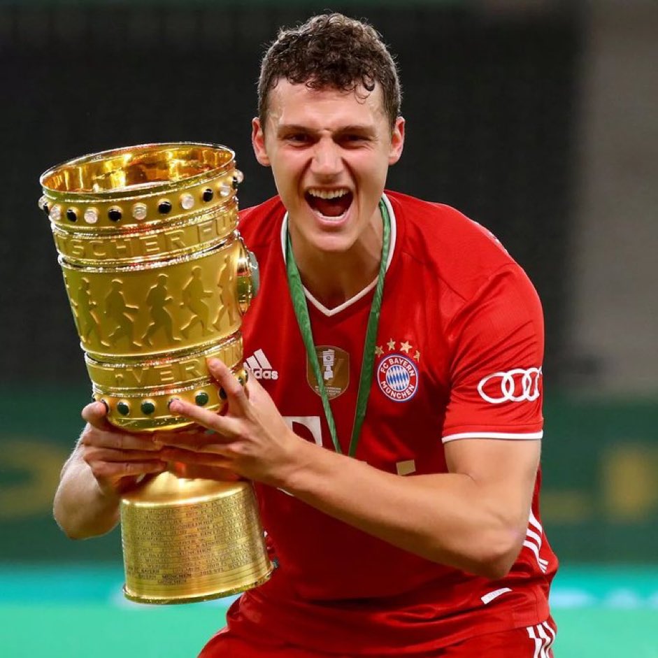 Liverpool are in talks to sign Benjamin Pavard and are described as a 'hot candidate'. [@cfbayern] 🇫🇷🗞️