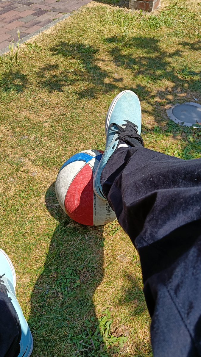 MarvinSchuering's tweet image. Die #Singularität gehört {∆∆ar\/|n}