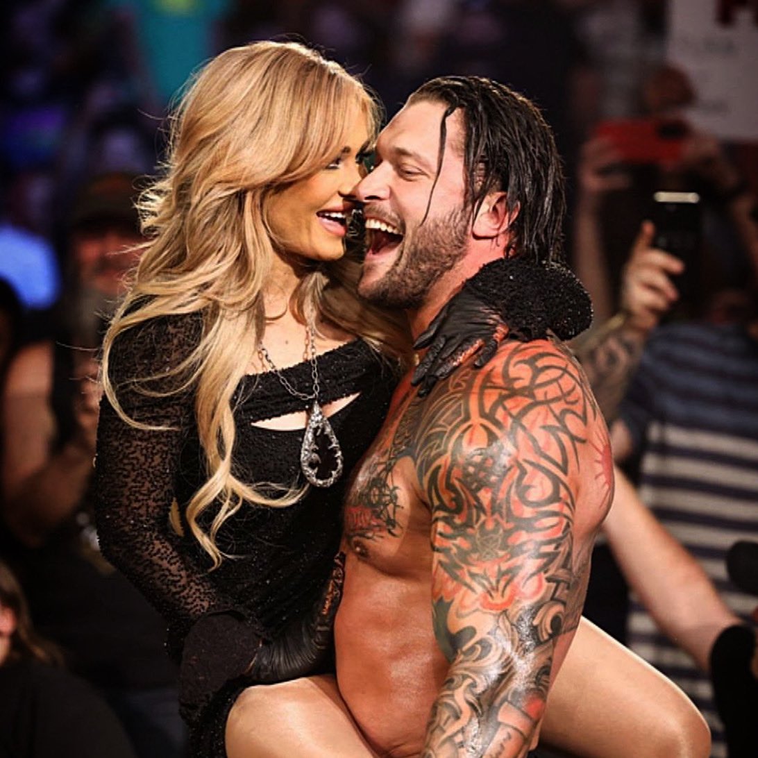 realKILLERkross's tweet image. Never fight fair,
Fairness is a lie.

Do not be honorable in war,
Honor is a weakness.

Justice is blind,
For there is no crime to be committed in the art of survival. 

There will be justice for no one.

#FallAndPray @WWE #Smackdown