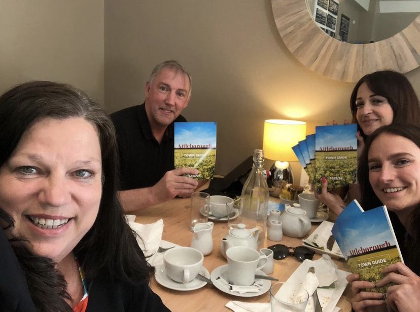 1 Magazine tweet media