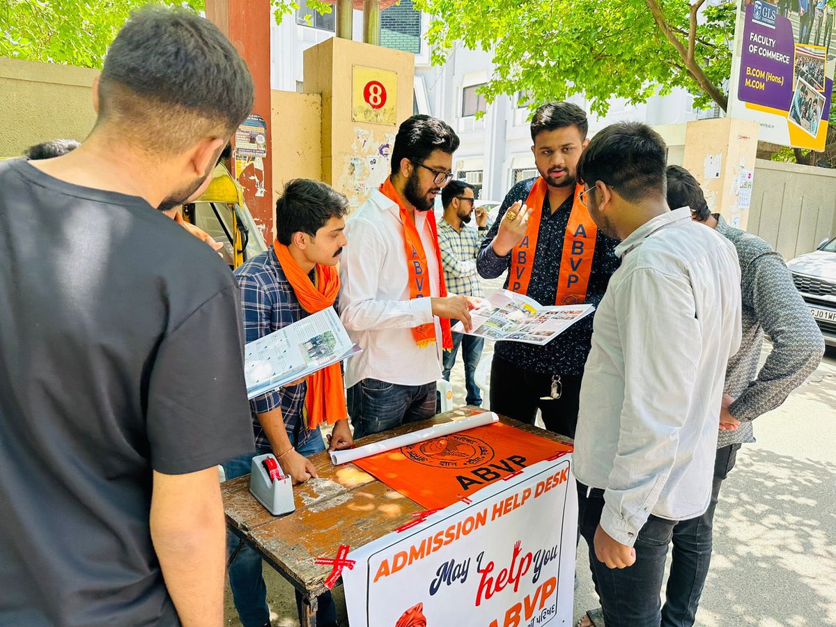 Avtans_VS's tweet photo. અખિલ ભારતીય વિદ્યાર્થિ પરિષદ દ્વારા એડમિશન હેલ્પ ડેસ્ક નુ બૂથ ગોથાવ મા અવ્ય હતુ 3 દિવાસ નુ બૂથ જીએલએસ યુનિવર્સિટી ના કેમ્પસ ના વિવિધ સ્થાન પ્ર રાઘ્હ્વા મા અવ્ય તુ #Abvp #Abvphelpdesk #GLSuniversity
#AbvpGujarat https://t.co/J0qKNQi0Wp