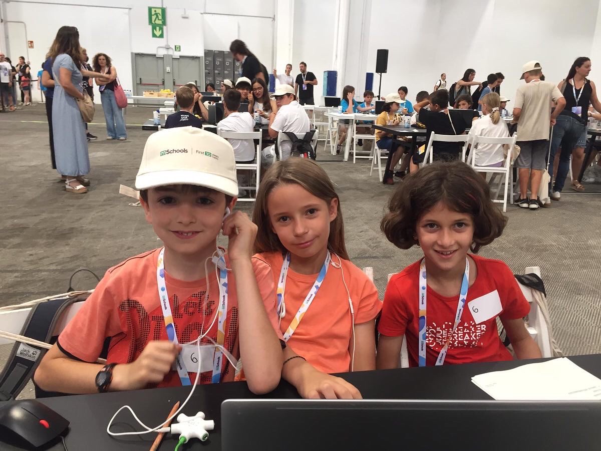 SGeorgesSchool's tweet photo. 👏Wishing our mSchool Scratch Challenge finalists the best of luck today!
@mschools_MWC
#ScratchChallenge #StudentsAwards23 #mSchoolsAwards #mSchools #TransformacióDigital
#GironaSchool #SchoolGirona #EscolaGirona #Girona https://t.co/cLm4P4EWrb