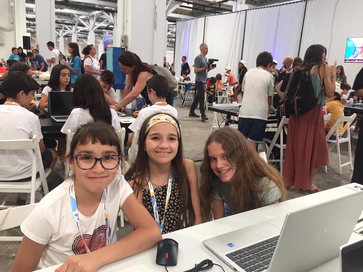 SGeorgesSchool's tweet photo. 👏Wishing our mSchool Scratch Challenge finalists the best of luck today!
@mschools_MWC
#ScratchChallenge #StudentsAwards23 #mSchoolsAwards #mSchools #TransformacióDigital
#GironaSchool #SchoolGirona #EscolaGirona #Girona https://t.co/cLm4P4EWrb