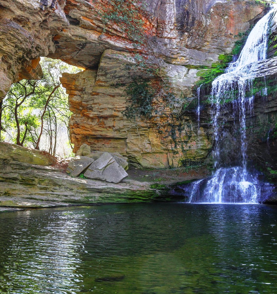 La Foradada 'hidden' cave waterfall in Catalonia, Spain  🇪🇸

#nature #naturephotography #NatureBeauty #scenic #photography