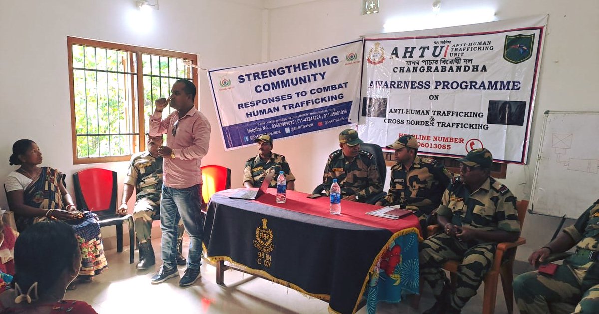 In Jalpaiguri, with the support of the law enforcement officers & Border Security Forces, we are reaching out to women leaders & young girls across the district to spread awareness on #childsexualabuse, #childtrafficking & to take pledge for #ChildMarriageFreeIndia @SHAKTIVAHINI