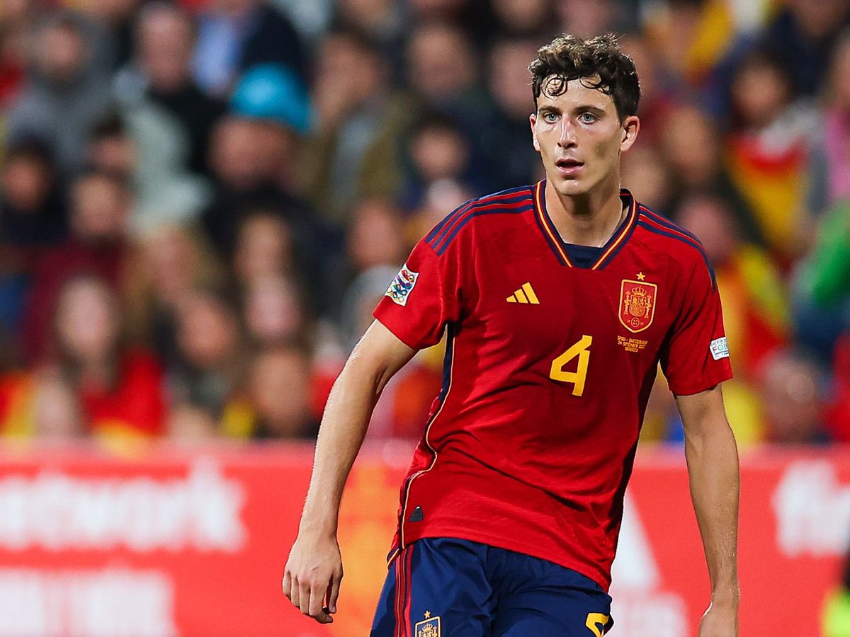 Breaking News!!: Aston Villa sign Pau Torres for an undisclosed fee of £40 million from Villarreal CF. The player has reunited with Emery and is set to play in the premier league. (#football #AVFC #TransferNews)