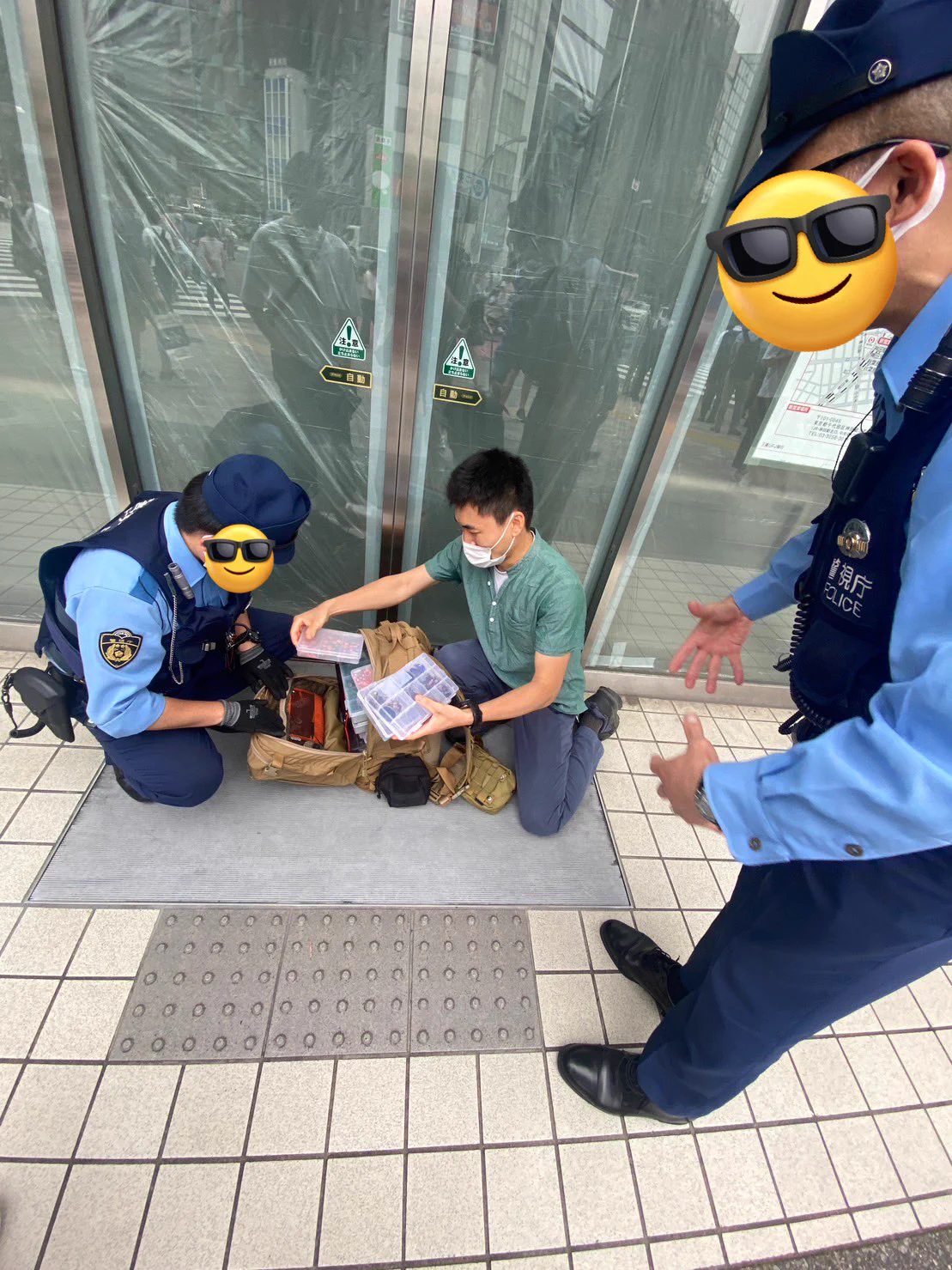 秋葉原で「キミそのでかいバッグ、何が入ってるの？」と職務質問をされた。「あっはい、いま見せますね（ウキウキ）」。その結果…。