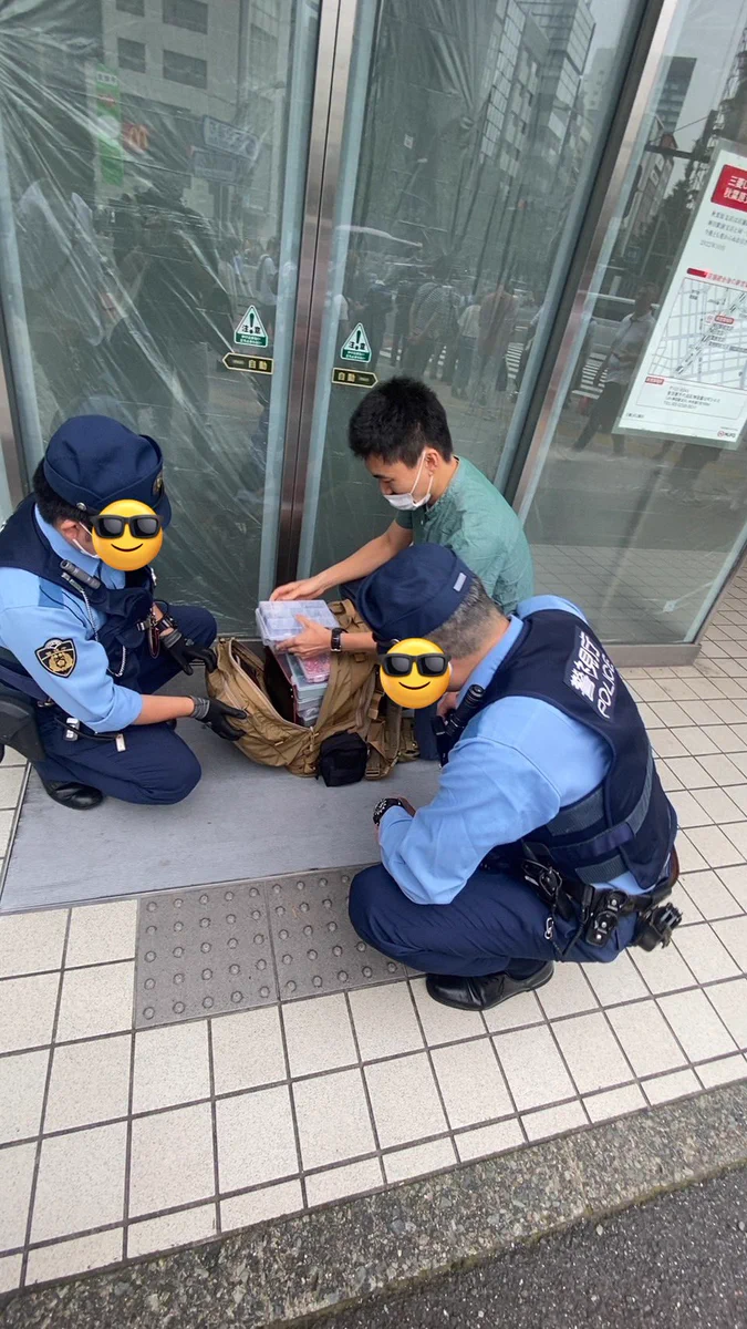 秋葉原で「キミそのでかいバッグ、何が入ってるの？」と職務質問をされた。「あっはい、いま見せますね（ウキウキ）」。その結果…。