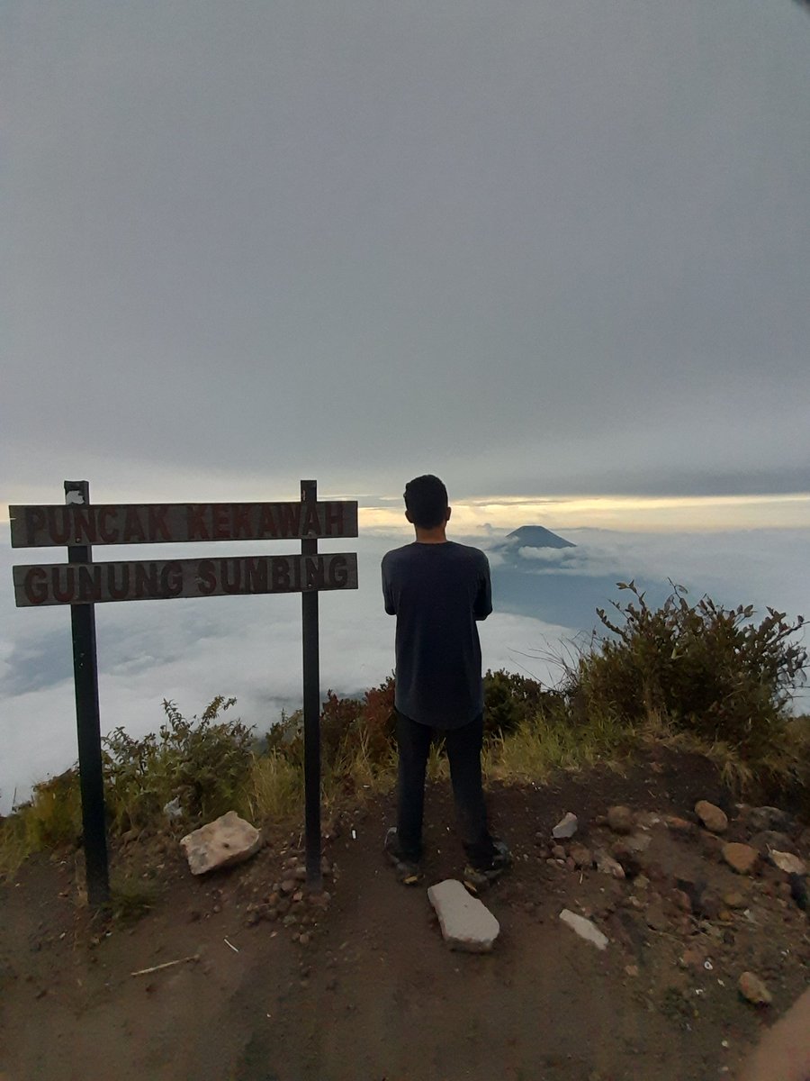 Anugrawan_'s tweet photo. Kangen suasana gununge tp tidak dgn trek nya😖 https://t.co/l0DPcqknmh