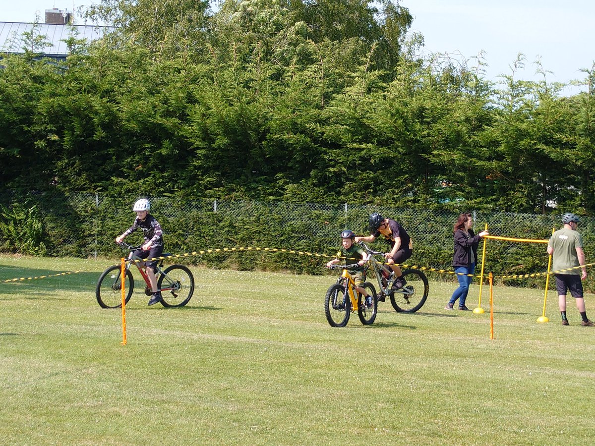 A wee bit of grass track racing with added limbo was the order of the day today! #aycc #cycling #whywecycle #scottishcycling #scottishcyclingsouthwest #britishcycling #goride
