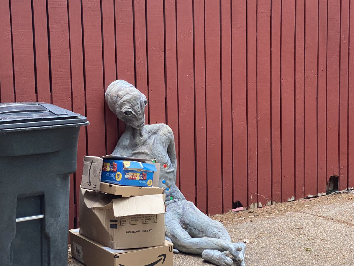 I’ve get a better shot of the alien in the Las Vegas. He just had a bad night. #UFOSightings #UFOTwitter #UFO #UAPTwitter #UAP #Aliens #lasvegasufo