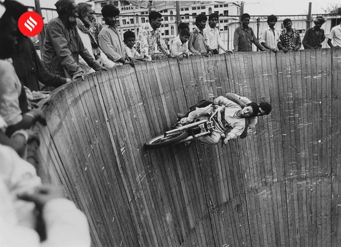 #ExpressArchives

A daredevil couple rides a motorcycle in 'maut ka kuan' (well of death) in a circus at Nizamuddin in Delhi.

Express photo by Naveen Jora.