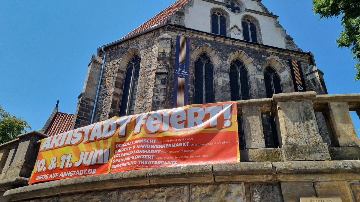 Ons concert is pal naast de Bach-Kirche waar J.S. Bach in 1703 zijn carrière begon!

#FanfareMusikAufTour! #Kassel #Saalfeld #SaalfelderMarktfest
#Arnstadt #VomBierZurBratwurst