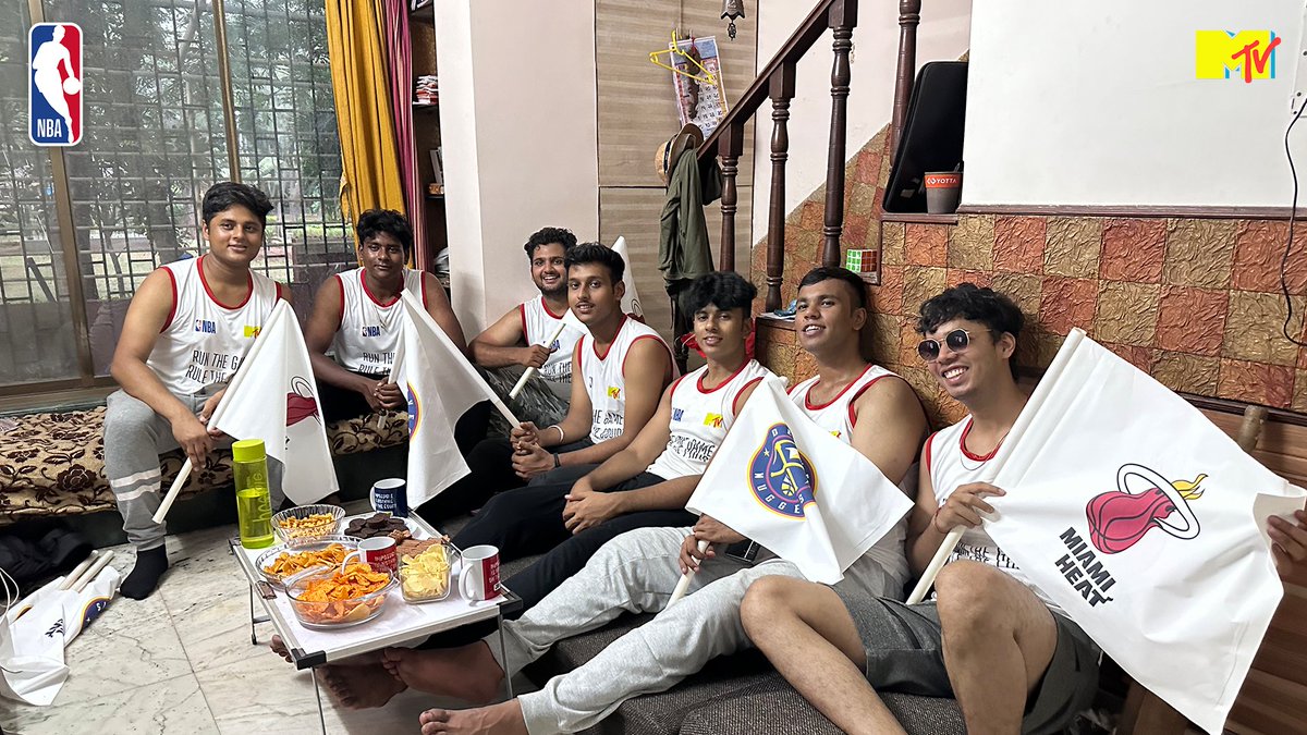 MTVIndia's tweet image. Ek amazing weekend ke liye, your friends, and the NBA Finals is the perfect combo!
India ke 20+ cities se, 500+ students ne dekha NBA Finals ka Game 4, Live on MTV!

#NBAonMTV #NBALive #NBAIndia #NBAPlayoffs #NBAFinals #bringitin #NBAHouseparty #houseparty #livescreening