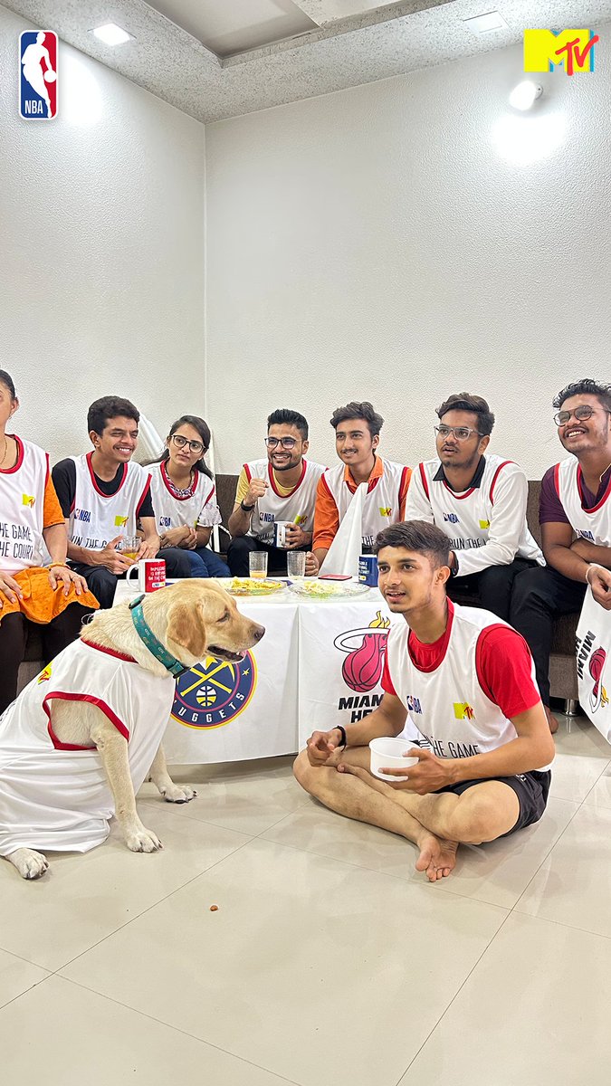 MTVIndia's tweet image. Ek amazing weekend ke liye, your friends, and the NBA Finals is the perfect combo!
India ke 20+ cities se, 500+ students ne dekha NBA Finals ka Game 4, Live on MTV!

#NBAonMTV #NBALive #NBAIndia #NBAPlayoffs #NBAFinals #bringitin #NBAHouseparty #houseparty #livescreening