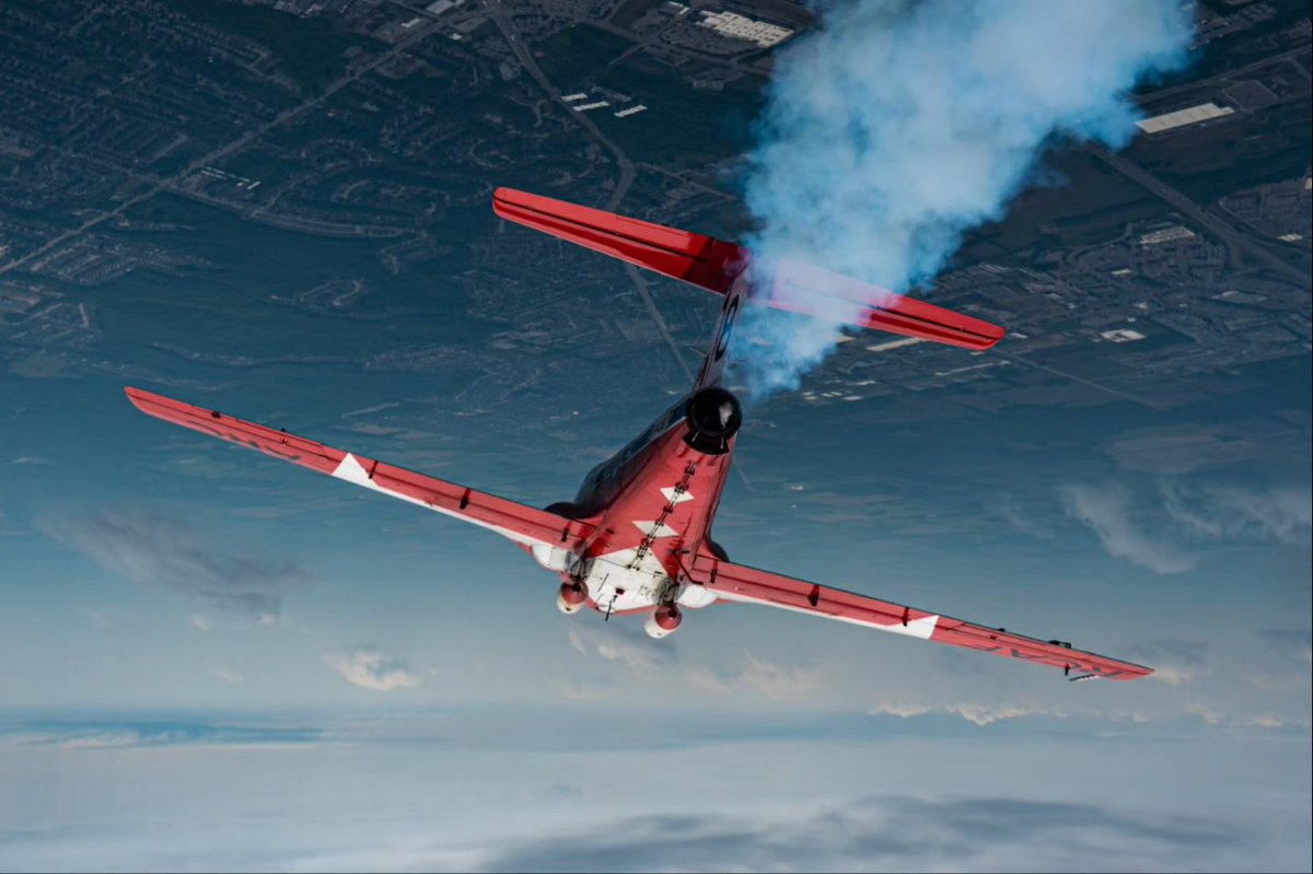 CFSnowbirds's tweet photo. Come and see us today at 1430 on the waterfront in Barrie! Looking like a beautiful day for an airshow. ☀️
.
📷 Capt Gabriel Ferris 
@cityofbarrie #barrieairshow #cfsnowbirds https://t.co/5QoIPKbwbw