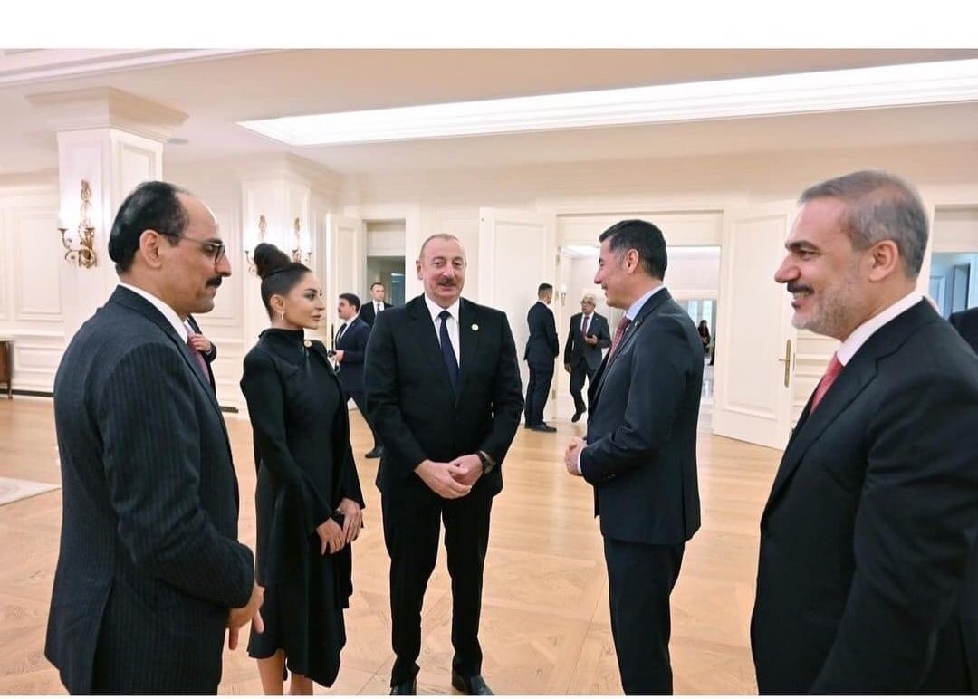 Fotoğrafın kalitesi göz kamaştırıyor
@DrSinanOgan 
@HakanFidan
@presidentaz 
@1VicePresident 
@ikalin1