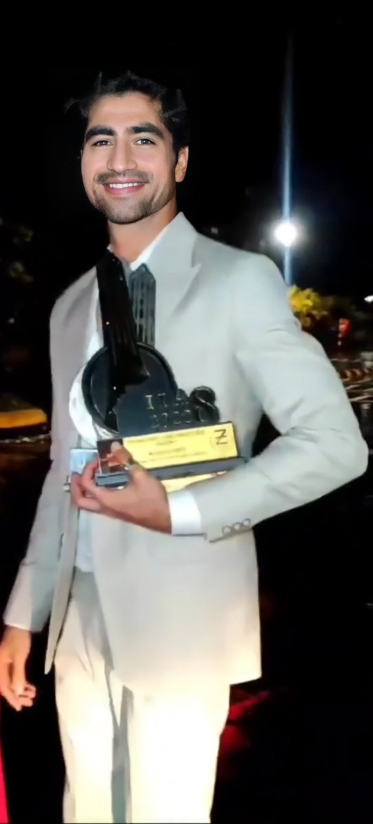 I knew it, he would definitely win. It's impossible that evone got award &he didn't. Bcz of heavy shoot schedule he couldn't attend. 

 Congrats @ChopdaHarshad🔥❤
HARSHAD CHOPDA WON IIA 2023
#internationaliconicawards2023 
#BestActor #HarshadChopda #AbhimanyuBirla #yrkkh #Yrkkh