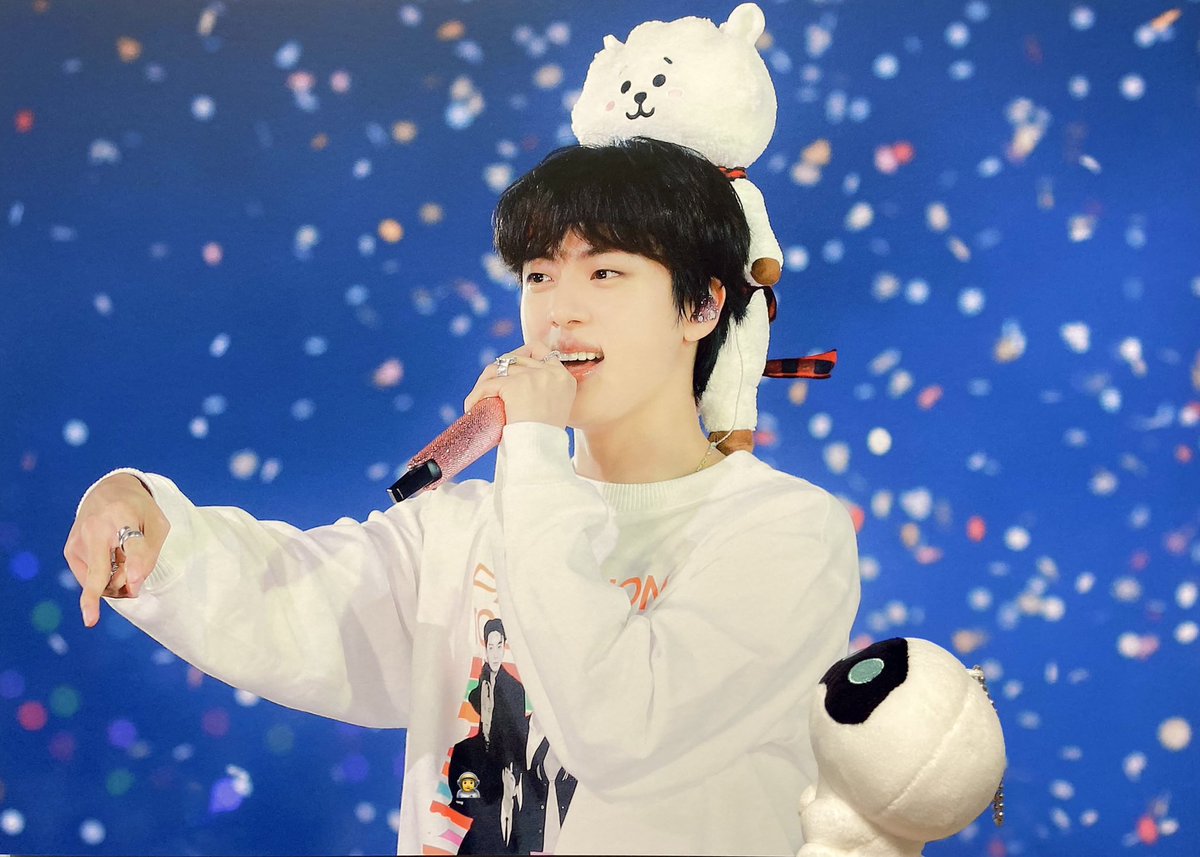 AlwaysloveSJin's tweet photo. 포토존에서 우떠 인스타에 올라왔던 사진도 따라해보고 석지니 등에 우떠 어부바도 해주고 재밌게 관람하고 왔습니다😊💕 

@genie921204 @Zero_oclockbts 전시회 감사합니다💜 
#0시에만나요 #보컬라인전시회 
#BTS10thAnniversary #방탄소년단진 #JIN https://t.co/EZ2LmfFx5u