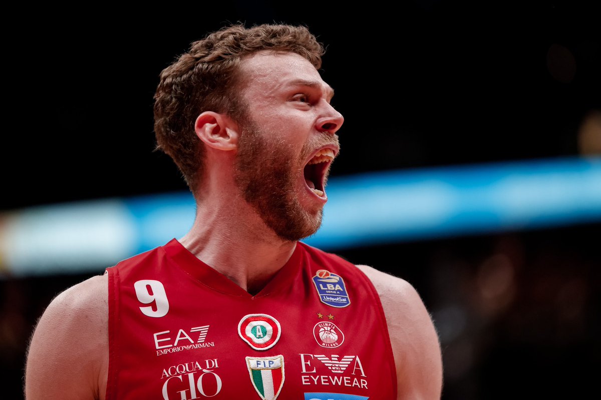 OlimpiaMI1936's tweet photo. Come dici, Capitano? 🫡

#insieme #LBAFinals #NikMelli #ForzaOlimpia 
@NikMelli https://t.co/gURFtDNWOs