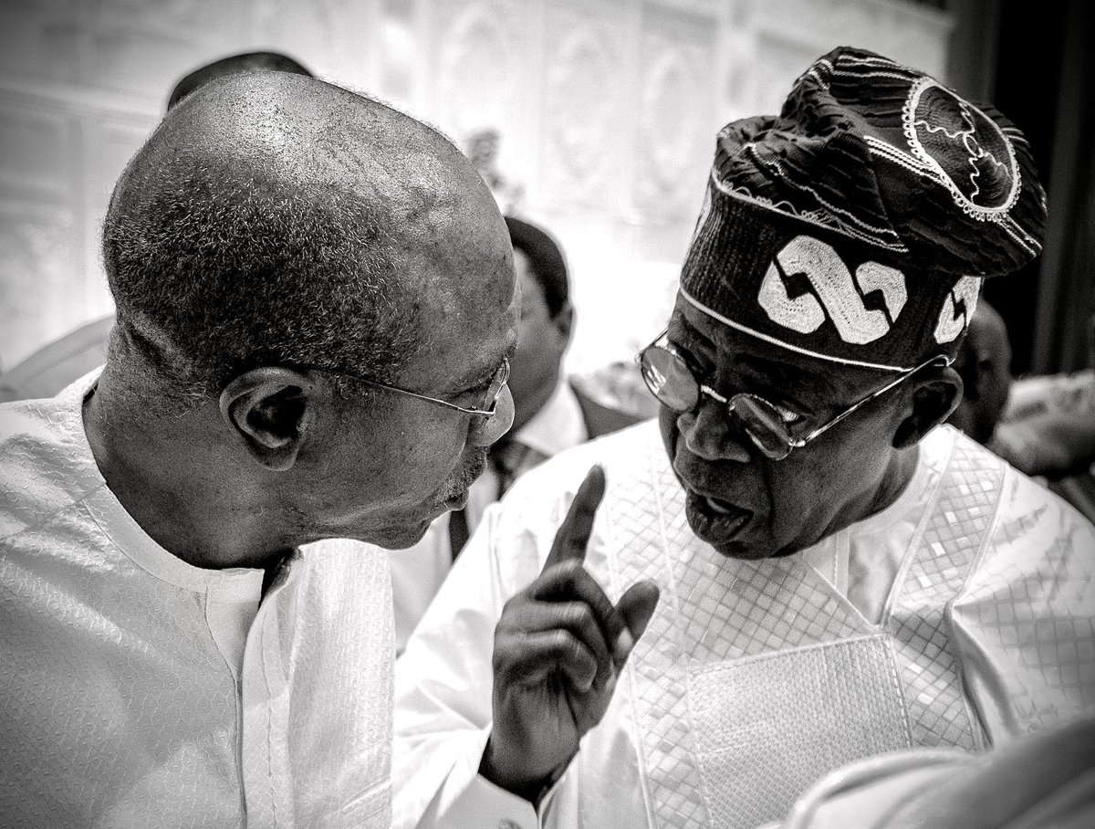 abdulsimplicity's tweet image. Conversation before the election:

BAT: it's better you change your way 

Emefiele: No, I won't change because you can't win this election

BAT: if I win this election you go see  and collect wotowoto. 

Emefiele: Nothing go happen

BAT: we shall see. 

Emefiele don see now.