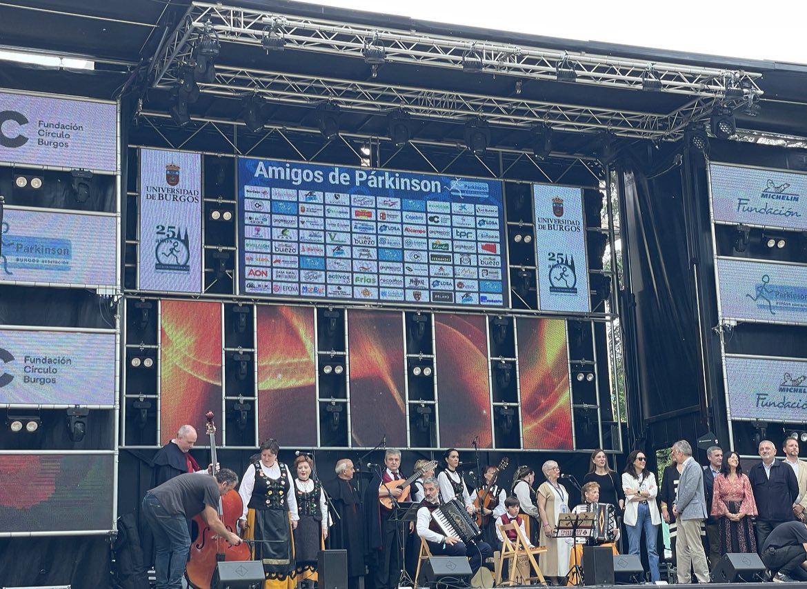 #25VecesGraciasBurgos  inaguración oficial del #Festival por <a href="/ChusDelgado/">María Jesús Delgado</a> Presidenta de la Asociación @parkinsonburgos, todo por una única causa mejorar la calidad de vida de las personas con #parkinson 💙 de #Burgos