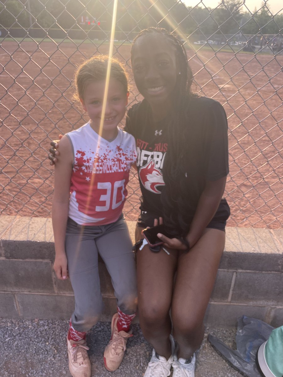 I met Harper when my team hosted a “Rec Night”. We became fast friends. She came to every home game and even brought me candy for every HR. She even came bearing gifts on my birthday!! Well tonight I got to see HER play and she was AMAZING!! This was amazing!! GG4L loading…….🫶🏾